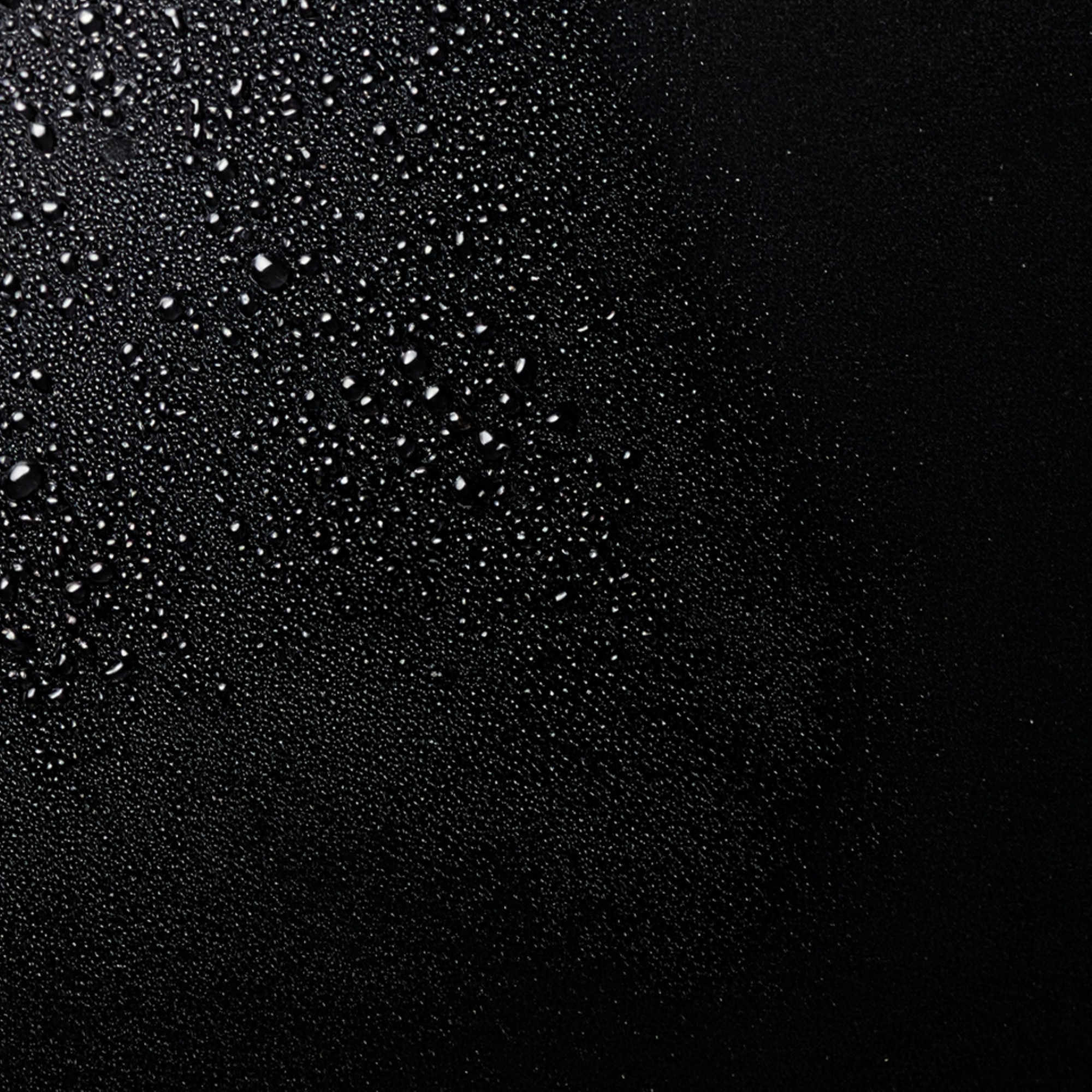 Spray fixation forte et toucher naturel