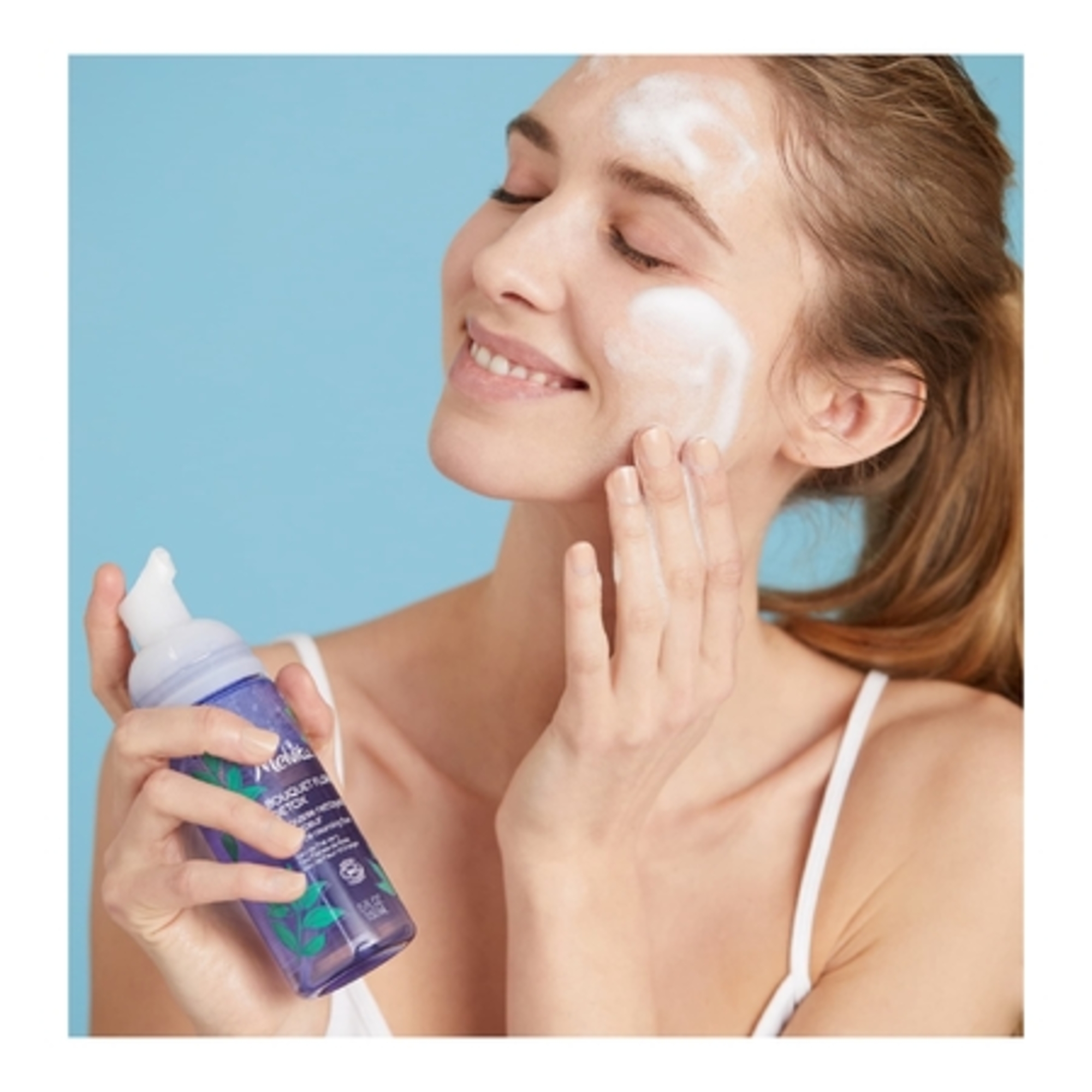 Mousse nettoyante légère