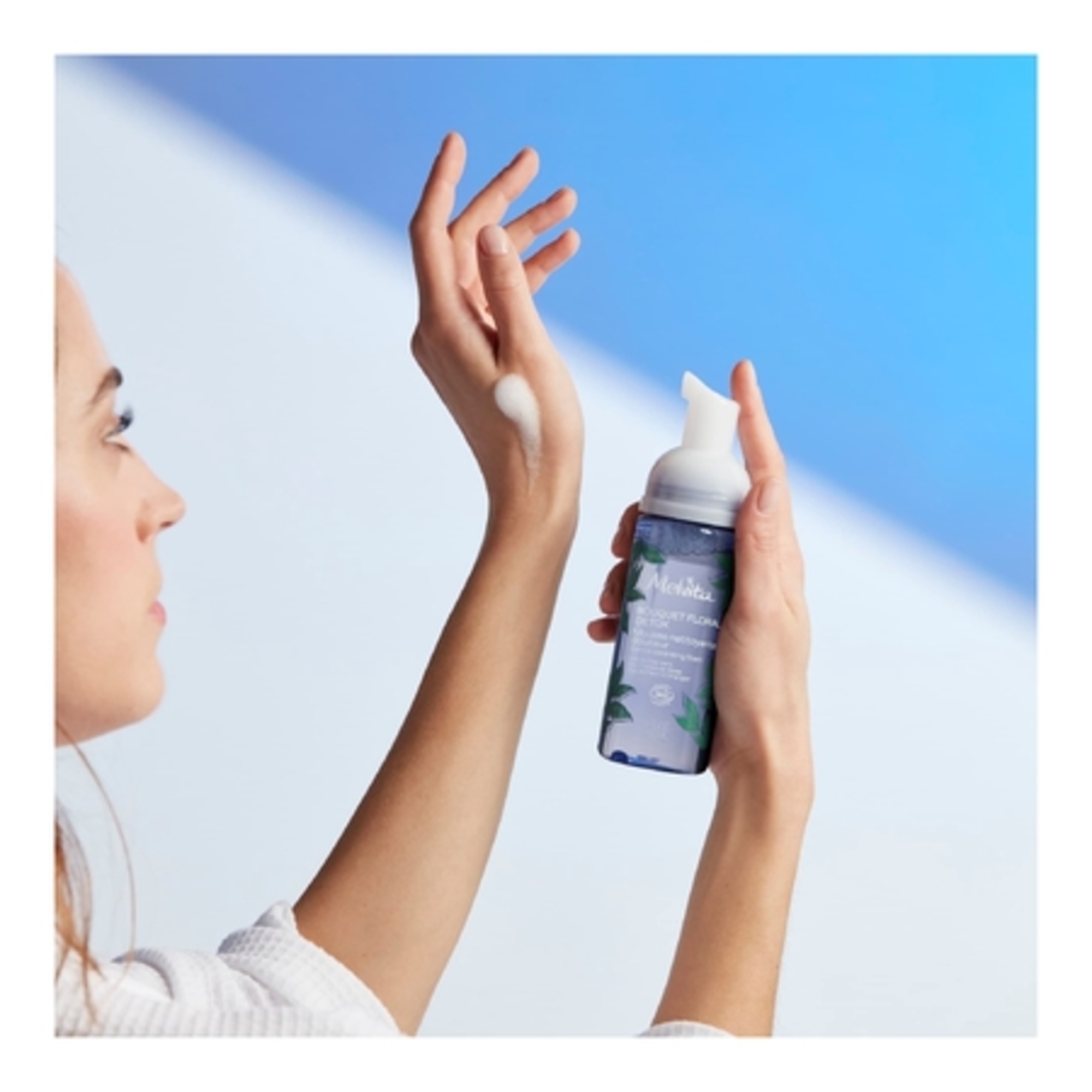 Mousse nettoyante légère