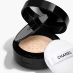 CHANEL POUDRE UNIVERSELLE LIBRE Poudre libre fini naturel - format nomade 6g 2 of 4 Poudre libre fini naturel - format nomade 6g