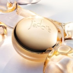 150ml DIOR J'ADORE LES ADORABLES Gommage parfumé pour le corps 2 of 3 Gommage parfumé pour le corps