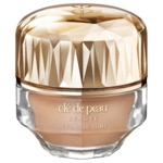 CLÉ DE PEAU BEAUTÉ TEINT Le fond de teint spf25 1 of 5 Le fond de teint spf25