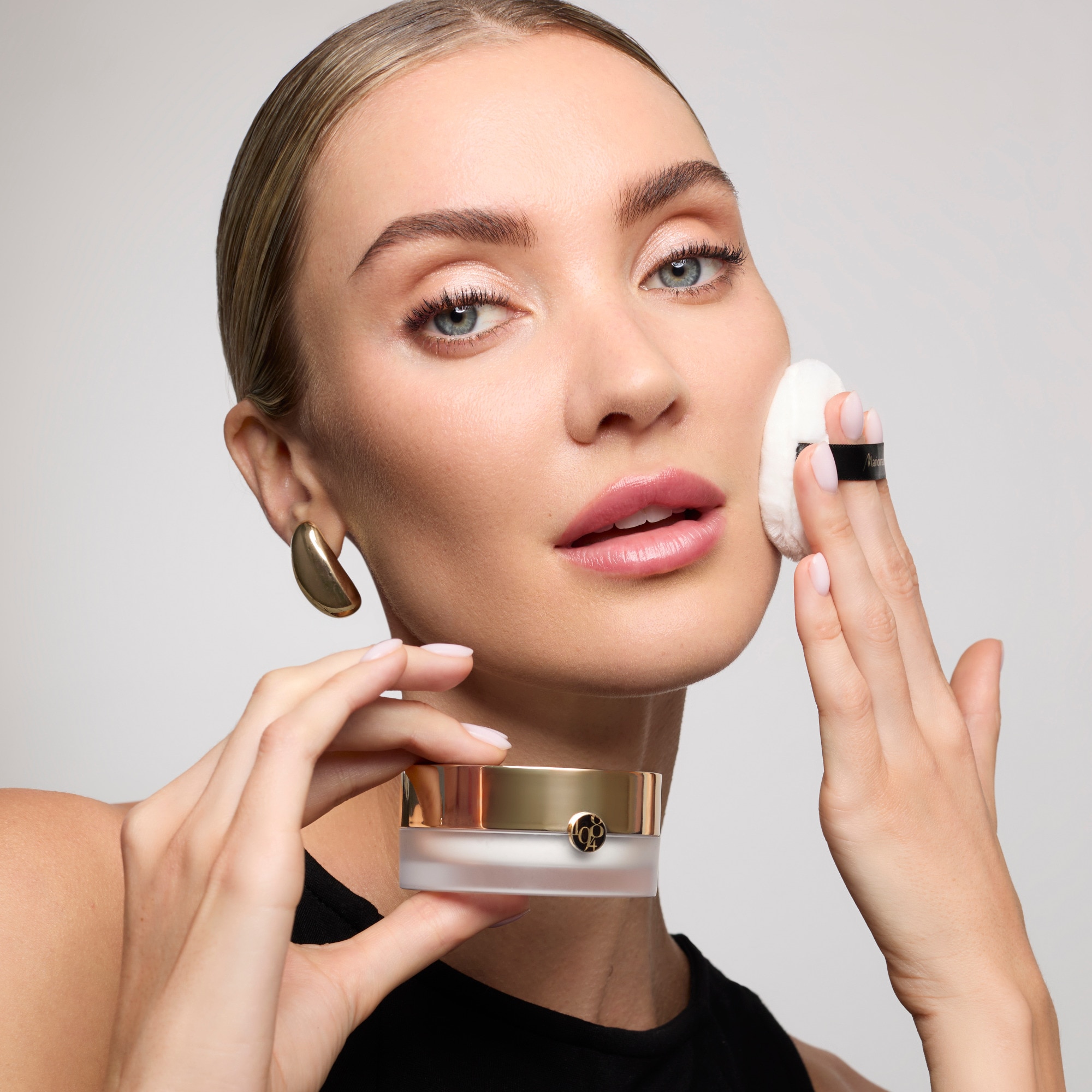 La poudre libre fixatrice