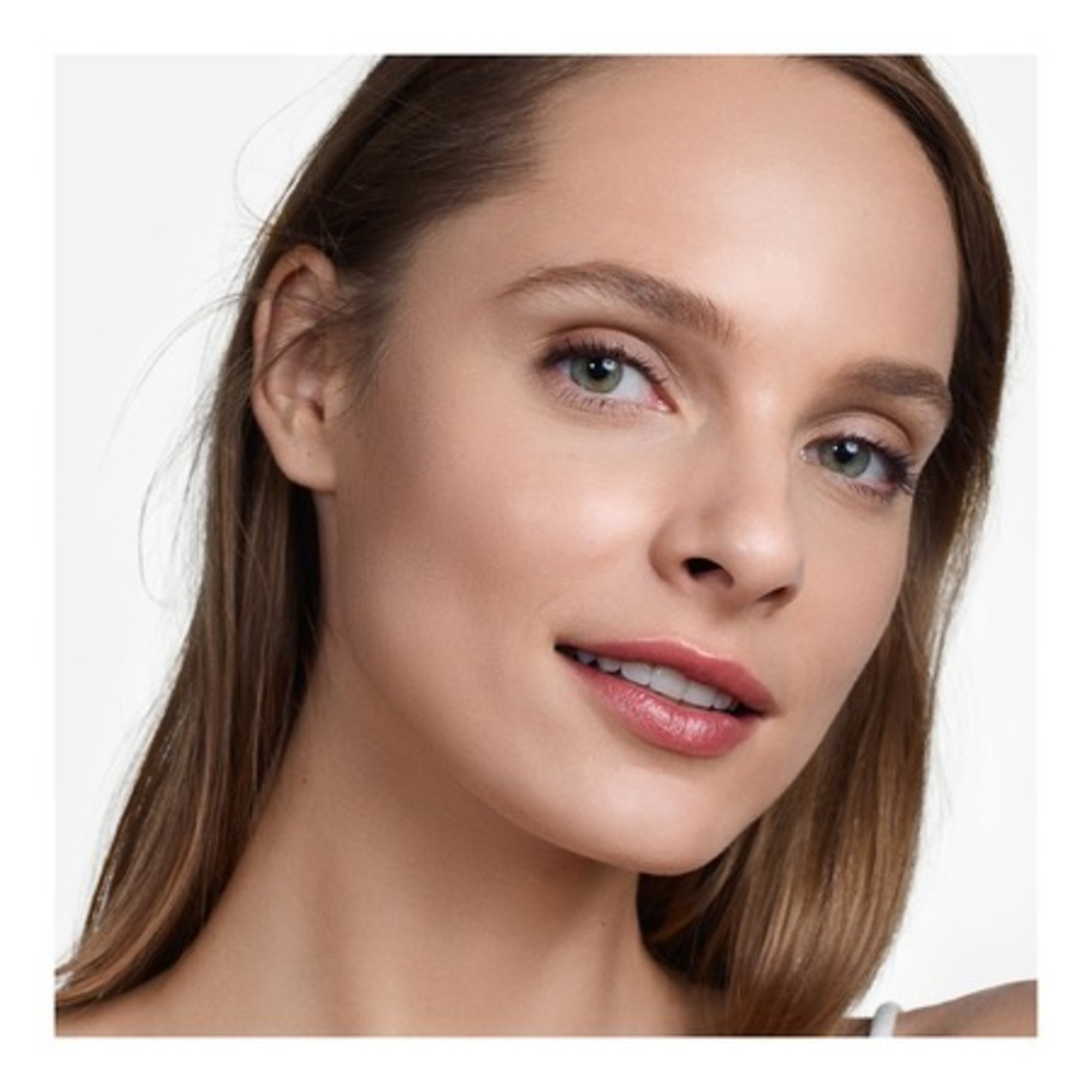  Clinique EVEN BETTER™ Fond de Teint Éclat Correction Teint SPF 15  1 of 3 