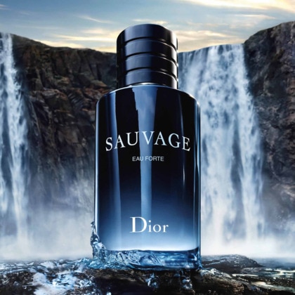 60ML DIOR SAUVAGE Eau forte - parfum sans alcool  1 of 4 