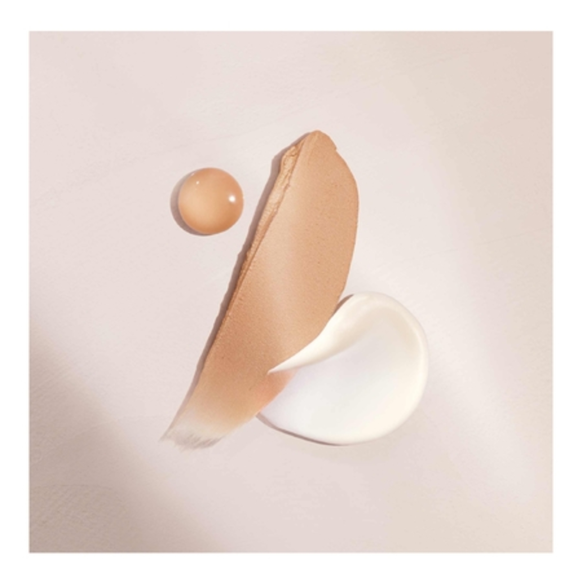 Fluide perfecteur teinté