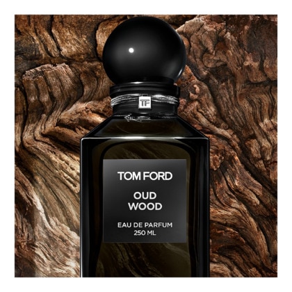 150ML Tom Ford OUD WOOD Vaporisateur pour le corps  1 of 3 