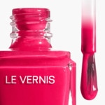  CHANEL LE VERNIS Couleur et brillance longue tenue  2 of 5 Couleur et brillance longue tenue