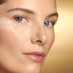 15mL Estée Lauder RE-NUTRIV ULTIMATE LIFT Crème contour des yeux lift régénérante jeunesse 2 of 4 Crème contour des yeux lift régénérante jeunesse