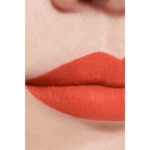 CHANEL ROUGE ALLURE LIQUID VELVET Le rouge liquide mat intense ultra tenue 3 of 4 Le rouge liquide mat intense ultra tenue