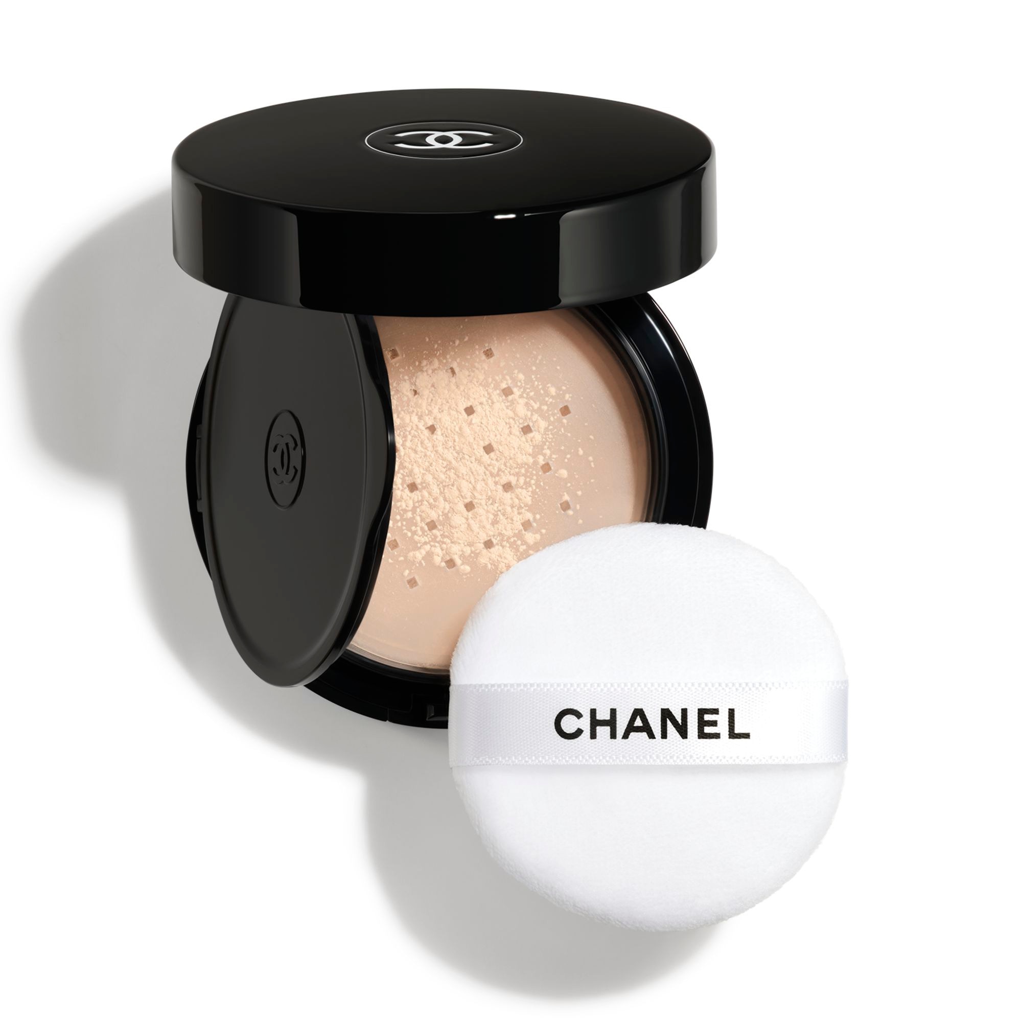CHANEL POUDRE UNIVERSELLE LIBRE Poudre libre fini naturel - format nomade 6g 1 of 4 Poudre libre fini naturel - format nomade 6g