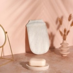  MARIONNAUD ACCESSOIRES Le gant exfoliant  4 of 4 Le gant exfoliant