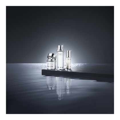 150mL La Prairie WHITE CAVIAR White Caviar Essence Extraordinaire, Soin Pré-Sérum, 150 ml  1 of 4 