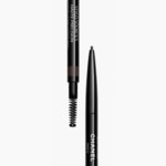 CHANEL STYLO SOURCILS HAUTE PRÉCISION Définition sourcils extrême finesse 2 of 3 Définition sourcils extrême finesse