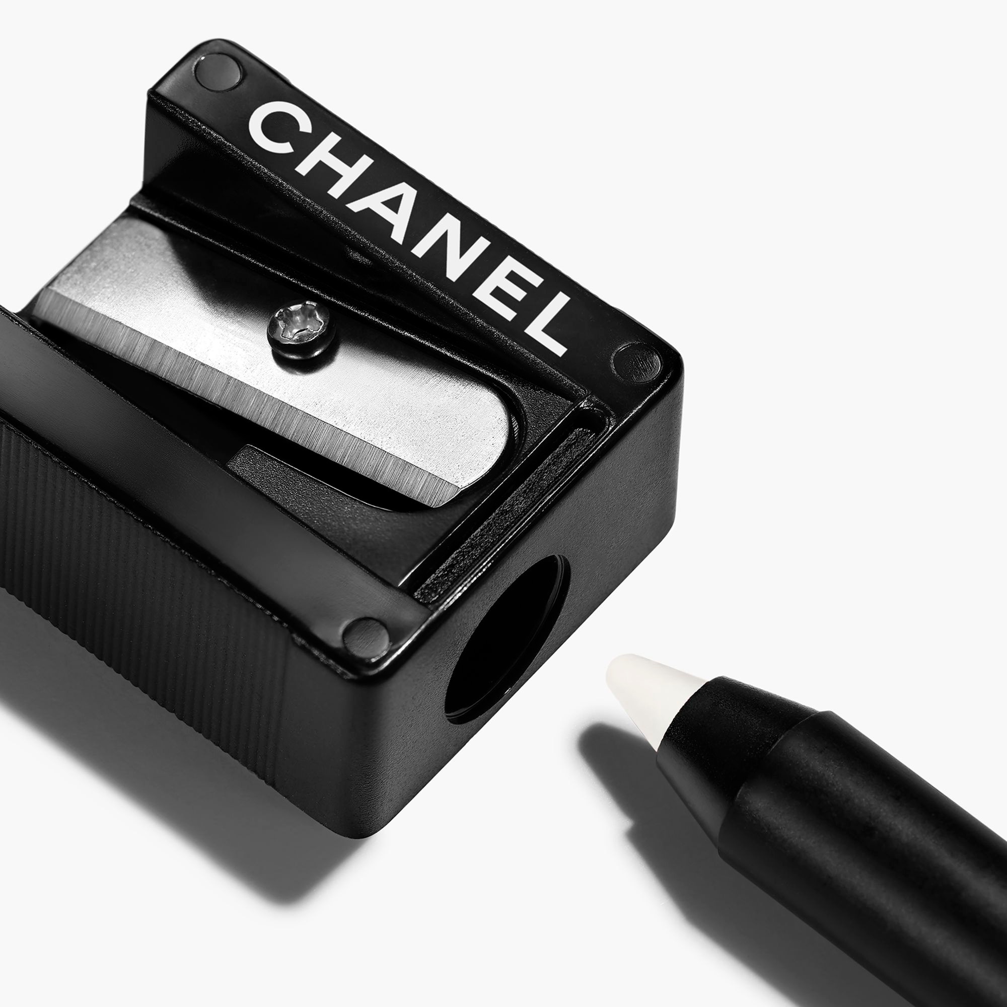  CHANEL LE CRAYON LÈVRES Crayon à lèvres  1 of 4 