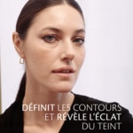 CLÉ DE PEAU BEAUTÉ TEINT Le réhausseur d'éclat 3 of 5 Le réhausseur d'éclat