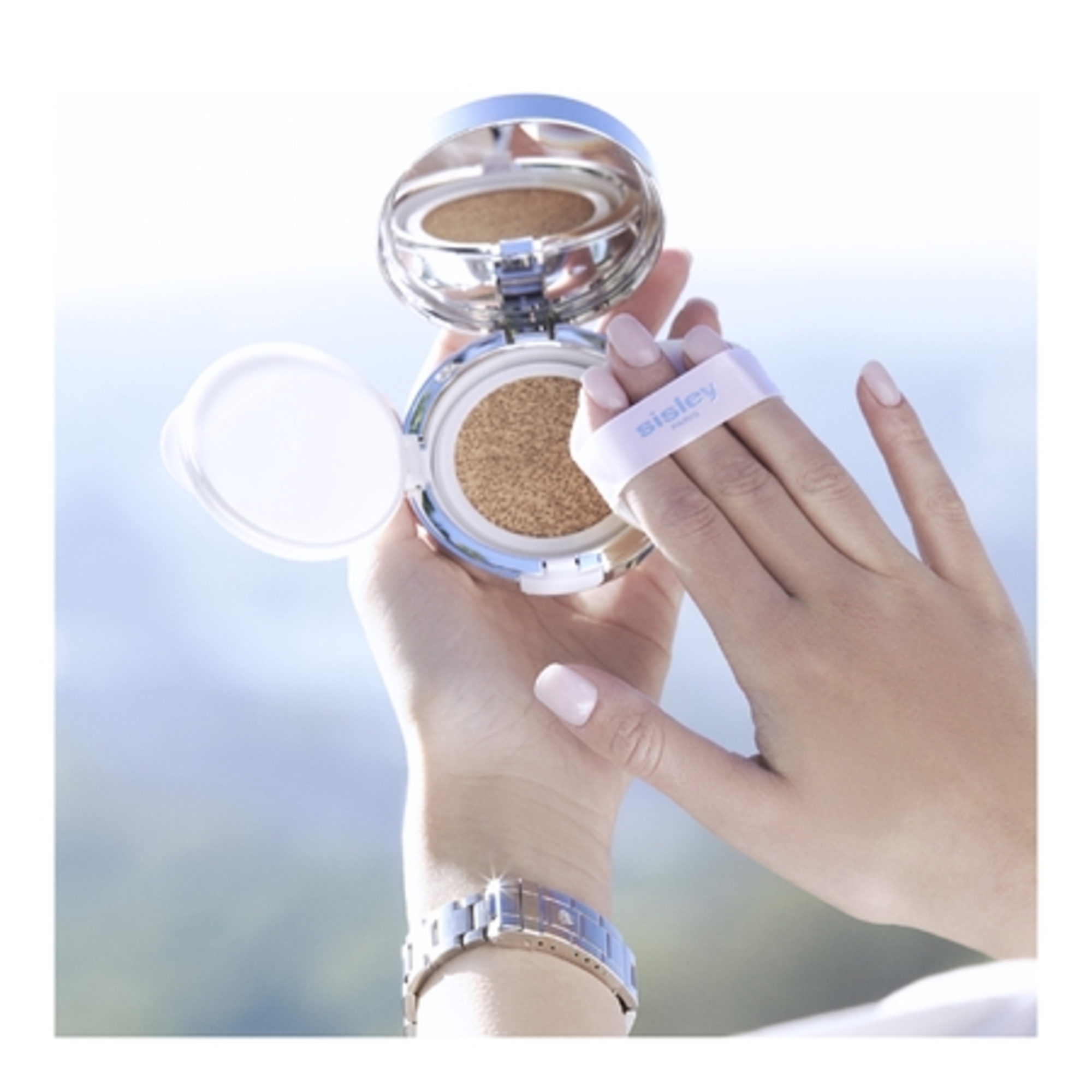  Sisley PHYTO-BLANC LE CUSHION Fond de teint illuminateur SPF50+ - recharge  3 of 3 Fond de teint illuminateur SPF50+ - recharge