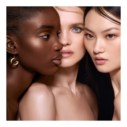 PARURE GOLD SKIN CONTROL <br/> FOND DE TEINT COMPACT HAUTE PERFECTION & MATITÉ <br/> Effet rajeunissant - tenue 24h - sans transfert