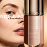 Clarins SKIN ILLUSION FULL COVERAGE Fond de teint haute couvrance mat lumineux longue tenue 4 of 4 Fond de teint haute couvrance mat lumineux longue tenue