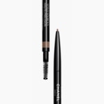 CHANEL STYLO SOURCILS HAUTE PRÉCISION Définition sourcils extrême finesse 2 of 3 Définition sourcils extrême finesse