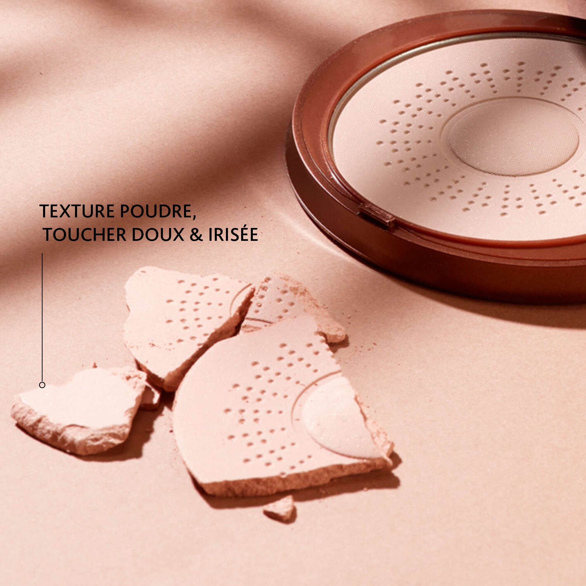 Poudre sublimatrice dorée visage protectrice anti uv