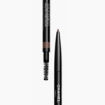 CHANEL STYLO SOURCILS HAUTE PRÉCISION Définition sourcils extrême finesse 2 of 3 Définition sourcils extrême finesse