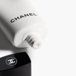 150ML CHANEL LA MOUSSE La mousse crème nettoyante au camélia 2 of 3 La mousse crème nettoyante au camélia