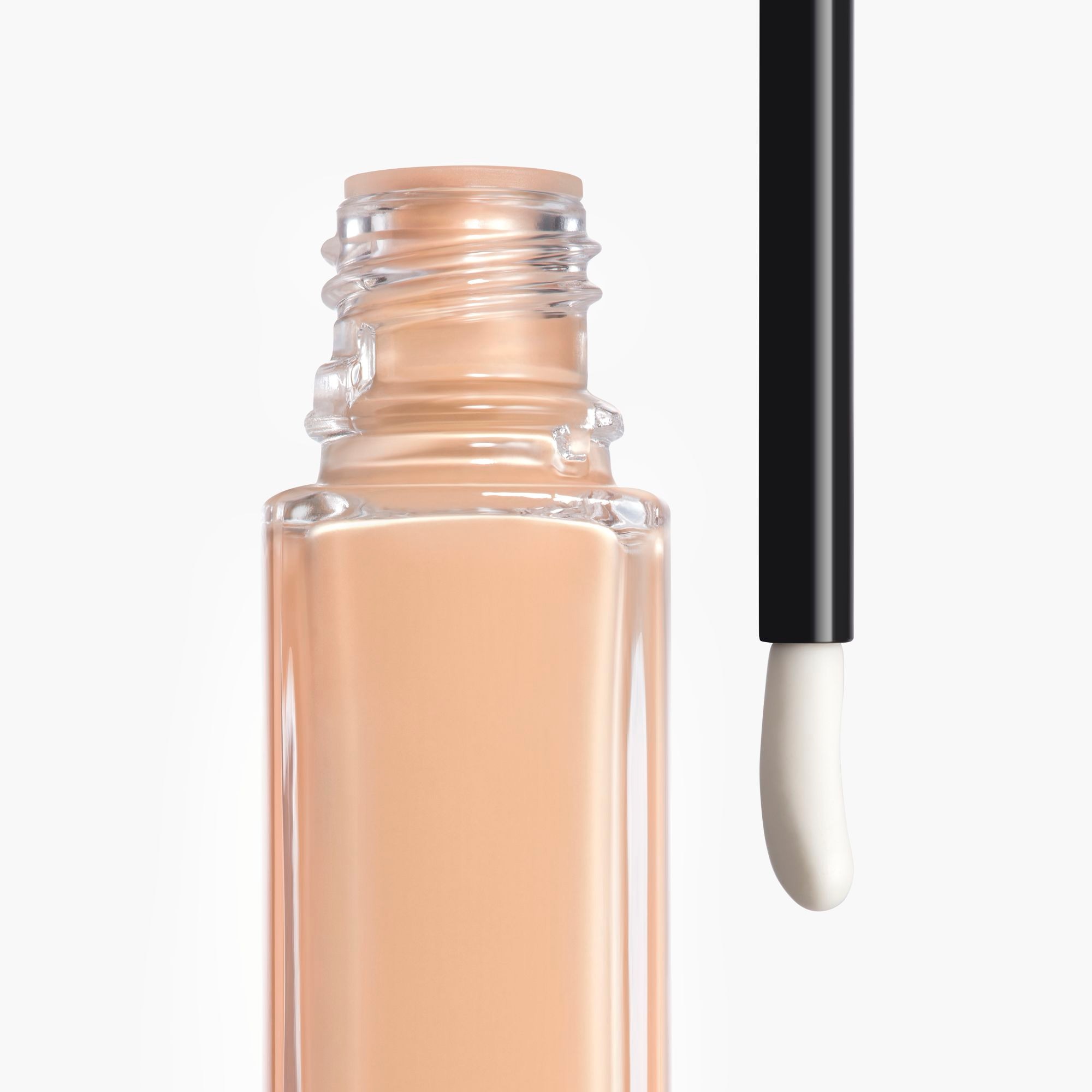  CHANEL ULTRA LE TEINT Correcteur sérum  1 of 4 