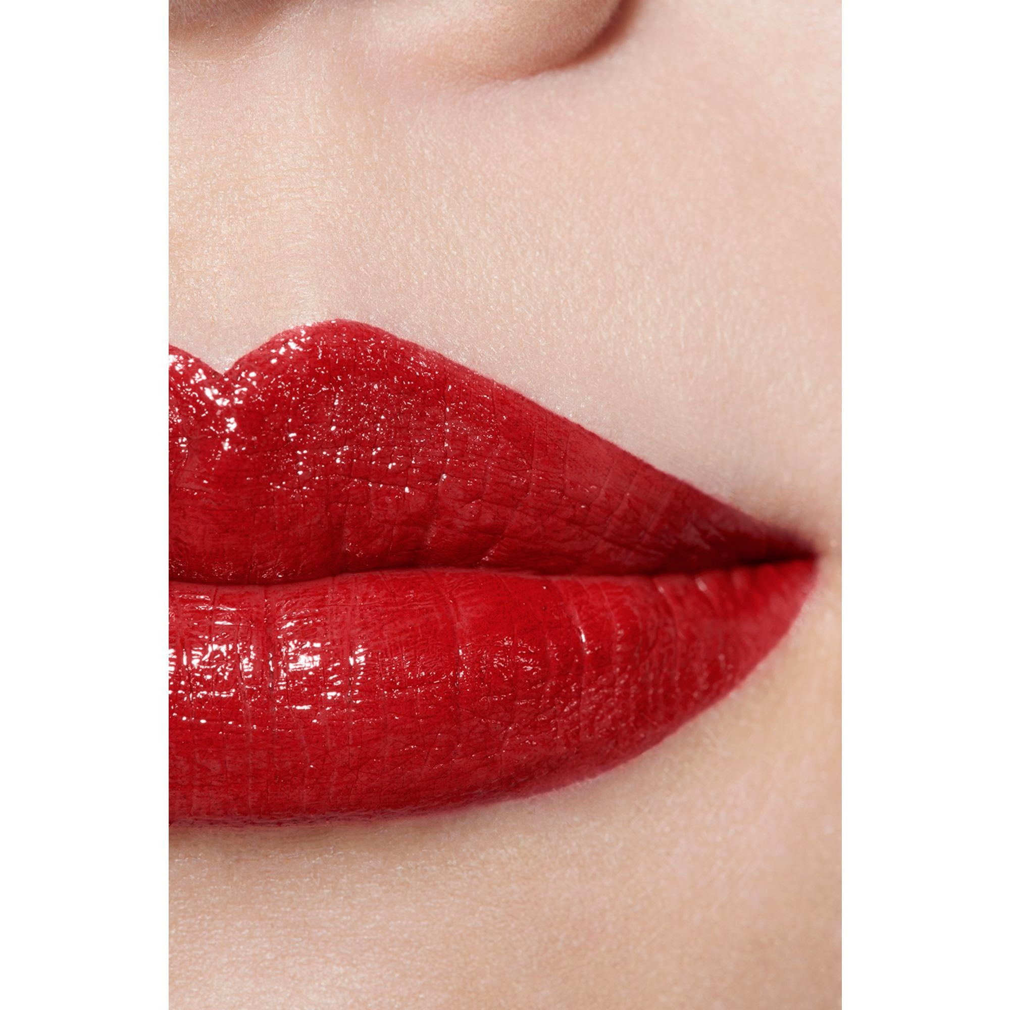 Le rouge satiné soin hydratant et lissant longue tenue