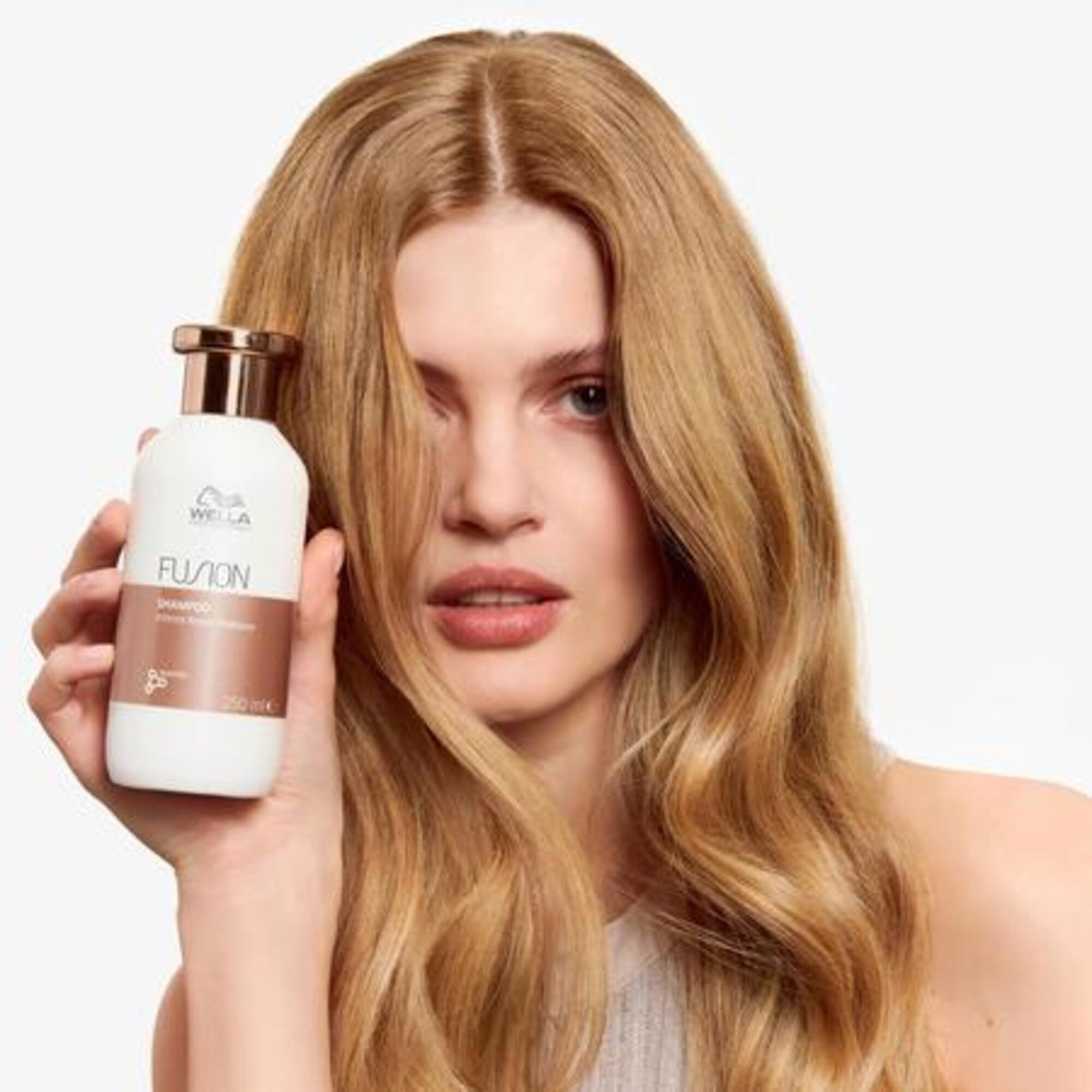 Shampoing réparation intense pour cheveux abîmés et fragilisés