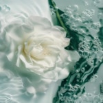200ML Leonor Greyl ALGUES ET FLEURS Spray coiffant réveil boucles  2 of 4 Spray coiffant réveil boucles