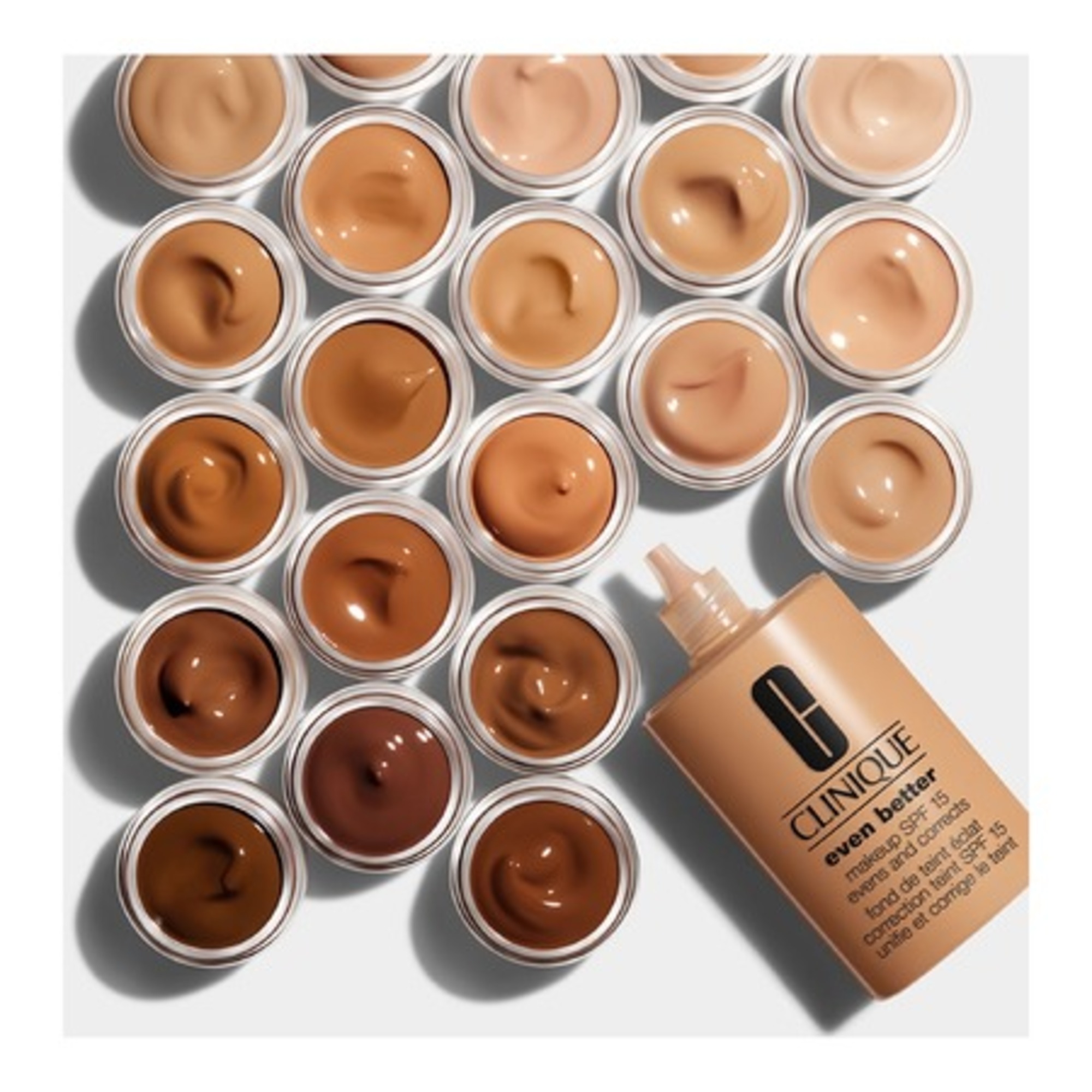  Clinique EVEN BETTER™ Fond de Teint Eclat Correction Teint SPF15  1 of 4 